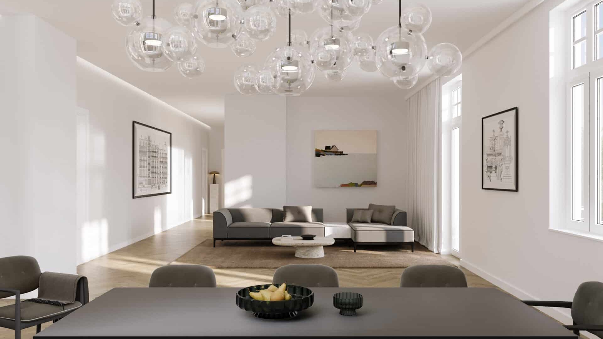 Heller Wohnbereich eines Loft-Apartments mit hohen Rundbogenfenstern